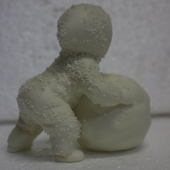 Vintage Retired Snowbabie "I'm Making Snowballs" Porcelain Bisque Figure - Picture 3 of 6